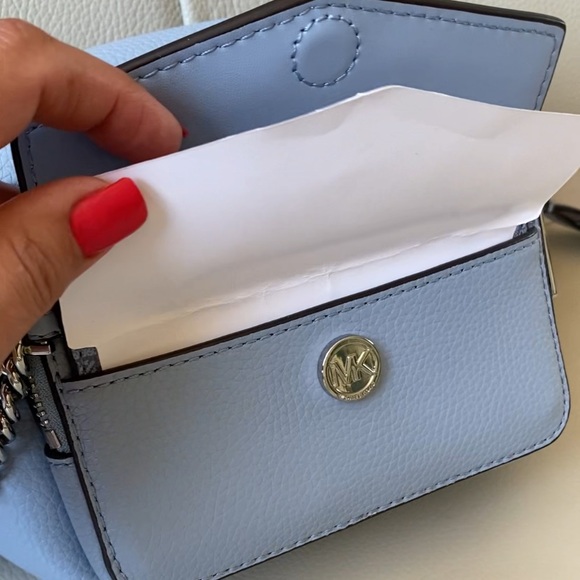 Michael Kors Maisie Large 2 in 1 Sling Pack Crossbody Bag Pale Blue - Picture 5 of 10